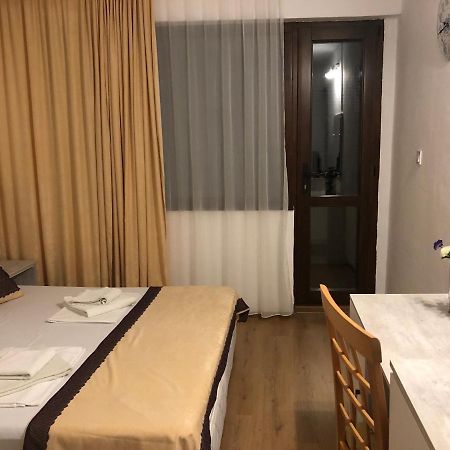 Guest Rooms Southern Nights فارفارا المظهر الخارجي الصورة