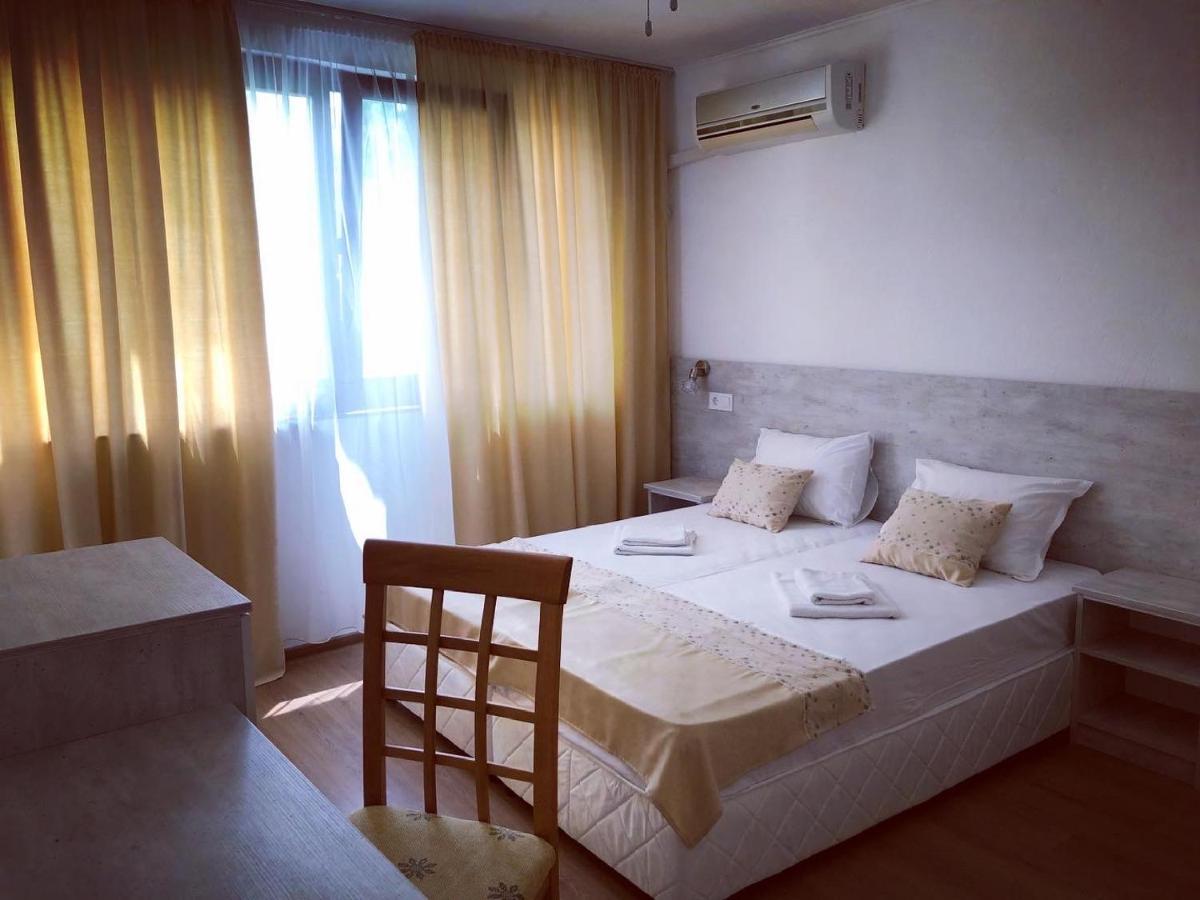 Guest Rooms Southern Nights فارفارا المظهر الخارجي الصورة