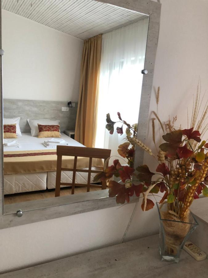 Guest Rooms Southern Nights فارفارا المظهر الخارجي الصورة