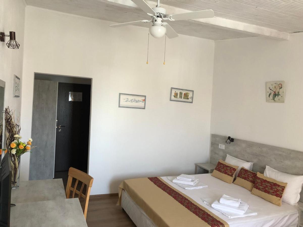 Guest Rooms Southern Nights فارفارا المظهر الخارجي الصورة